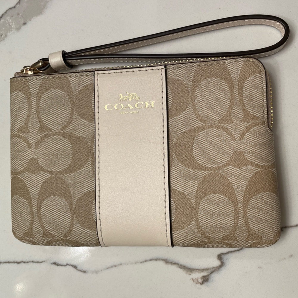 ❤️Coach Wristlet NWT